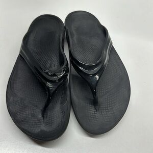 Oofos OOriginal Sandal Flip Flop Lightweight Recovery Footwear Black Women's 9
